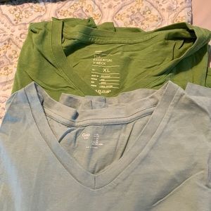 2 Gap tee shirts- XL EUC